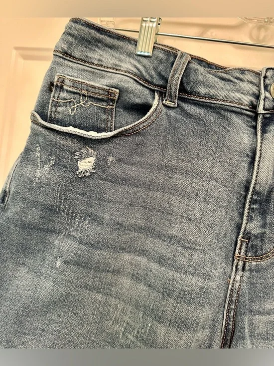 Judy Blue 1XL Distressed Denim Shorts Mid Wash Stretch Frayed Hem - Picture 4 of 9